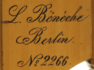 Louis Beneche Berlin, Hufeisenmikroskop Nr. 2266: Signatur