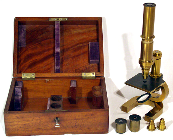 Mikroskop L. Engelbert in Wetzlar mit Kasten