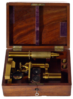 Mikroskop L. Engelbert in Wetzlar im Kasten