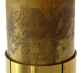 Mikroskop E. Hartnack Place Dauphine Paris: Signatur