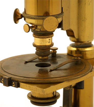 Mineralogisches Polarisationsmikroskop E. Hartnack & Co. Paris & Potsdam, Nr. 19025, Tischdetail