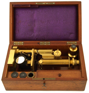 Mineralogisches Polarisationsmikroskop E. Hartnack & Co. Paris & Potsdam, Nr. 19025 im Kasten