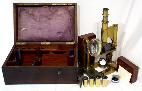 E. Hartnack sucr. de G. Oberhaeuser Mikroskop mit Kasten und Zubehör