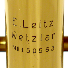 Mikroskop E. Leitz Wetzlar No. 150563, Signatur