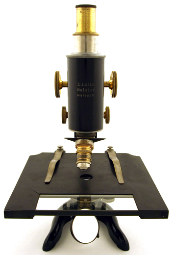 Ernst Leitz Wetzlar, Mikroskop für Gehirnschnitte