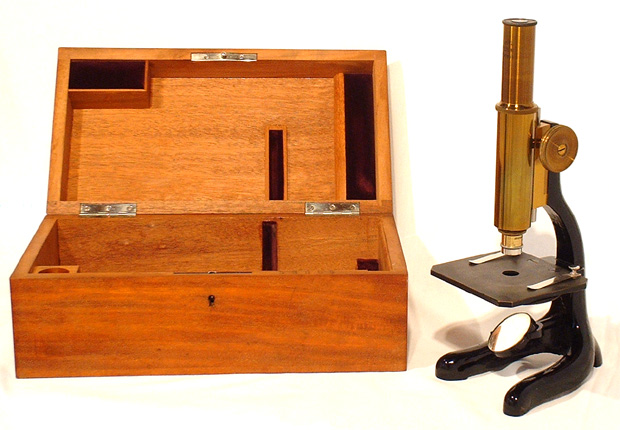 E. Leitz Mikroskop # 53885 mit Kasten