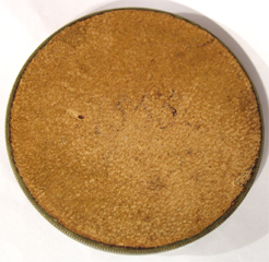 Georges Oberhaeuser Place Dauphine Paris: "Microscope pour hospices" Seriennummer auf der Unterseite der Fußplatte