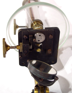 F.W. Schieck in Berlin Patent Trichinenmikroskop - Ansicht der Mechanik