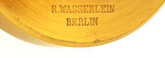 Kleines Trommelstativ von Wasserlein Berlin: Signatur