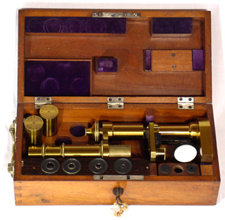 Carl Zeiss Jena Mikroskop Nr.5139 von 1881 im Kasten