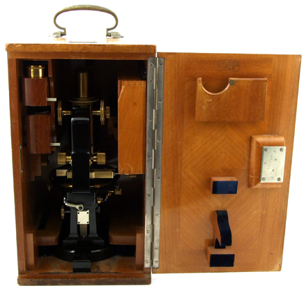 Mikroskop Carl Zeiss Jena Nr. 51612 im Kasten