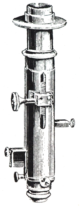 Voigt & Hochgesang: Mikroskoptubus um 1889. Abb. aus: H.Rosenbusch, Dr. E.A. Wülfing: Mikroskopische Physiographie der petrographisch wichtigen Mineralien; Band I., Erste Hälfte; Untersuchungsmethoden; 5. völlig umgestaltete Auflage; E. Schweizerbart'sche Verlagsbuchhandlung G.m.b.H.; Stuttgart 1921/24 